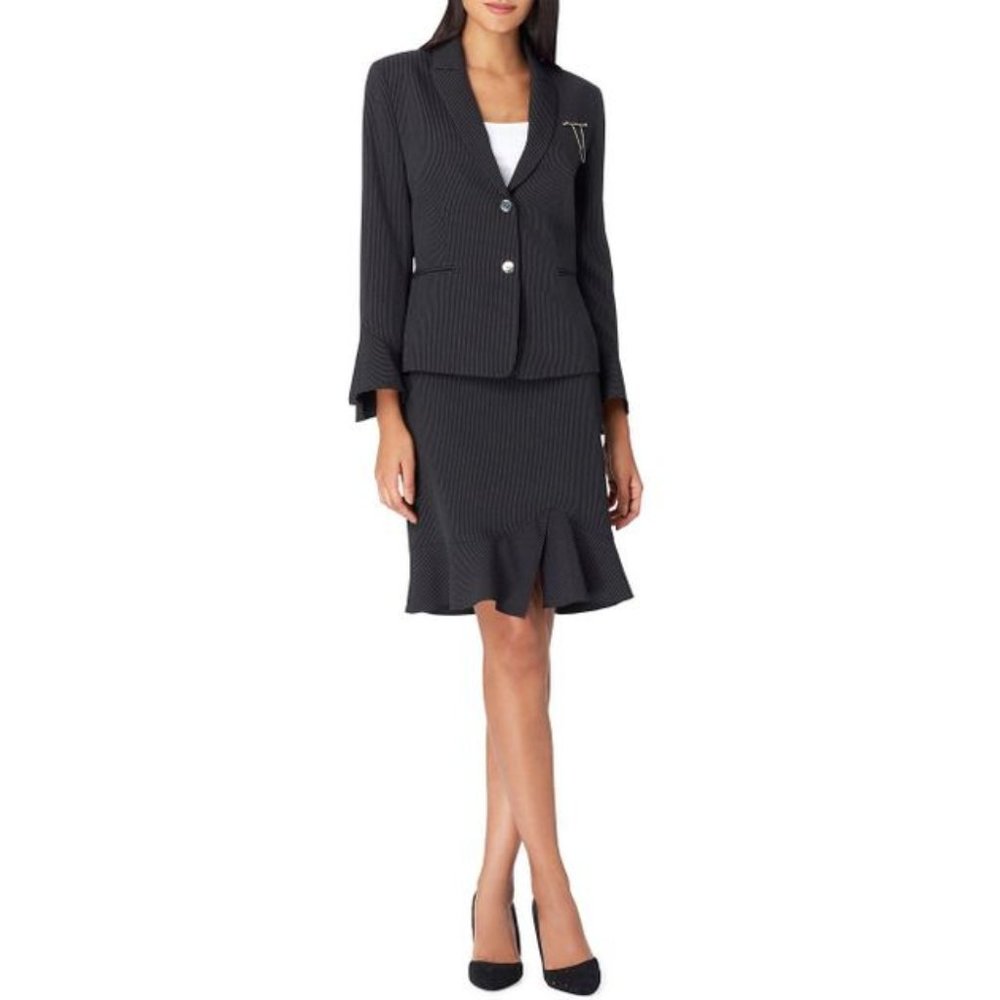 *Markdown* TAHARI B/W PINSTRIPE SKIRT SUIT SET SIZE 8P